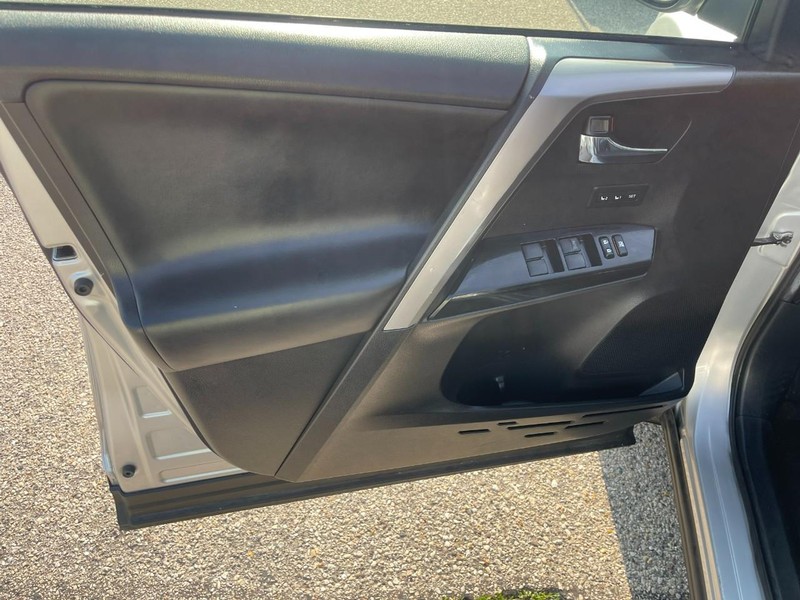 Toyota RAV4 Hybrid Vehicle Image 19