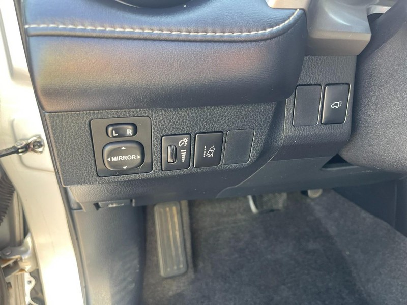 Toyota RAV4 Hybrid Vehicle Image 21