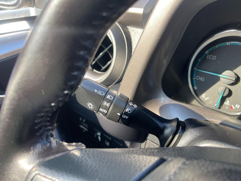 Toyota RAV4 Hybrid Vehicle Image 25