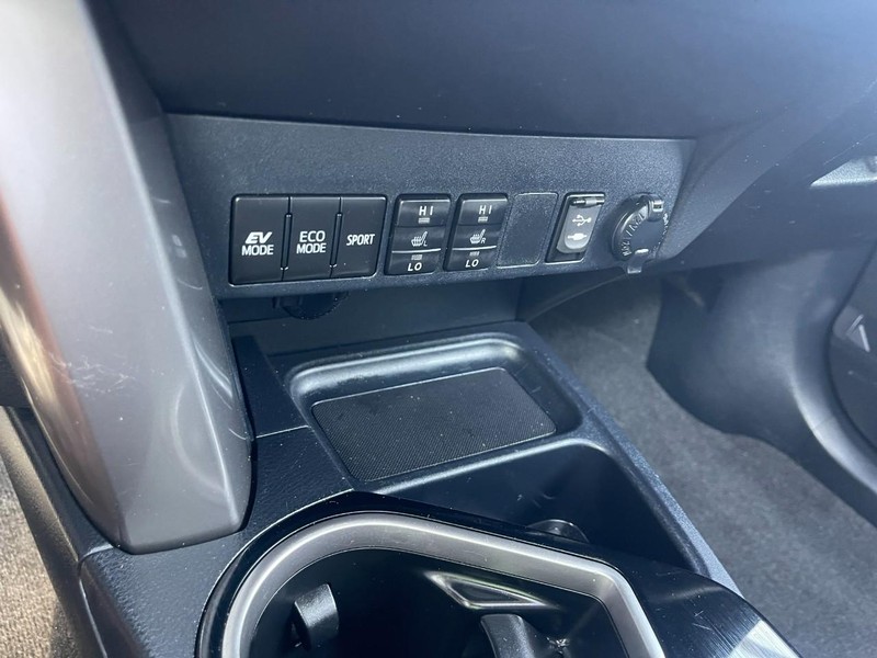 Toyota RAV4 Hybrid Vehicle Image 29