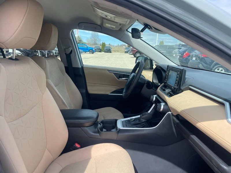 Toyota RAV4 Hybrid Vehicle Image 03