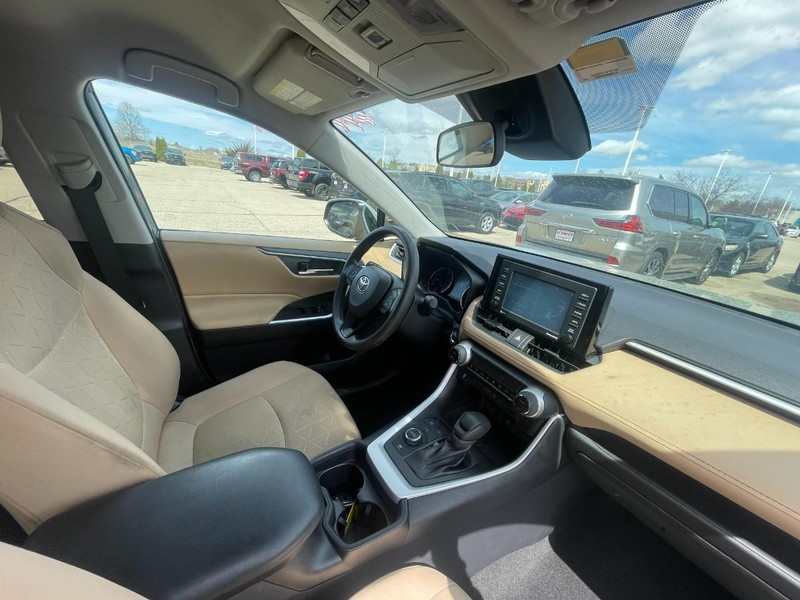 Toyota RAV4 Hybrid Vehicle Image 05