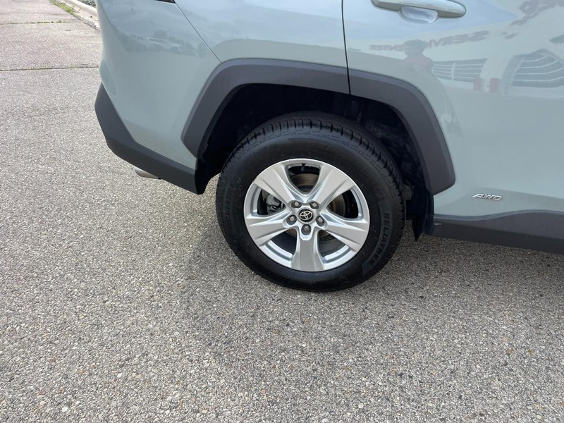 Toyota RAV4 Hybrid Vehicle Image 08