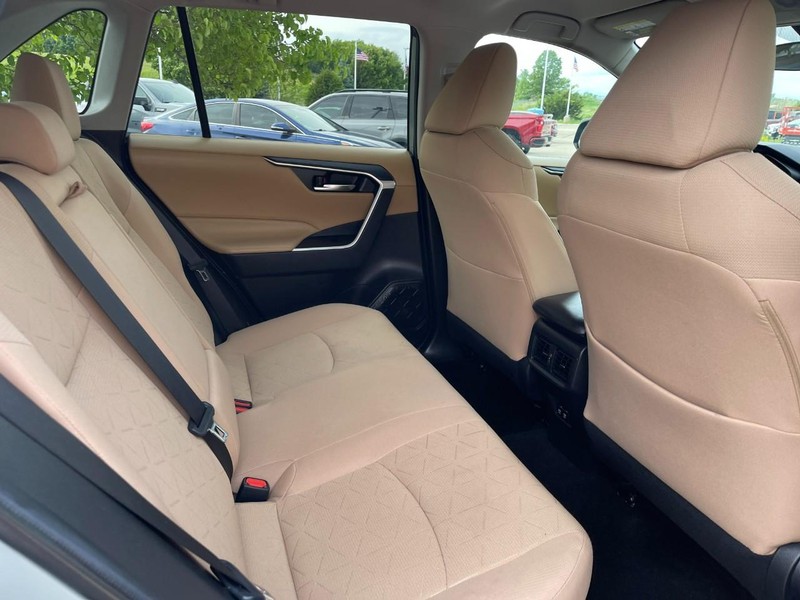 Toyota RAV4 Hybrid Vehicle Image 11