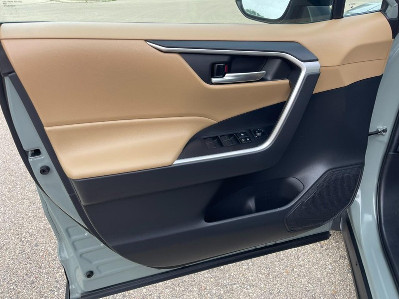 Toyota RAV4 Hybrid Vehicle Image 19