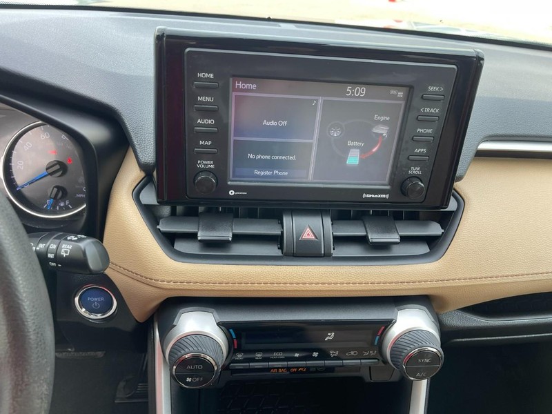 Toyota RAV4 Hybrid Vehicle Image 23
