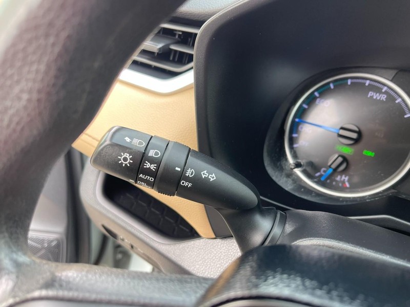 Toyota RAV4 Hybrid Vehicle Image 28