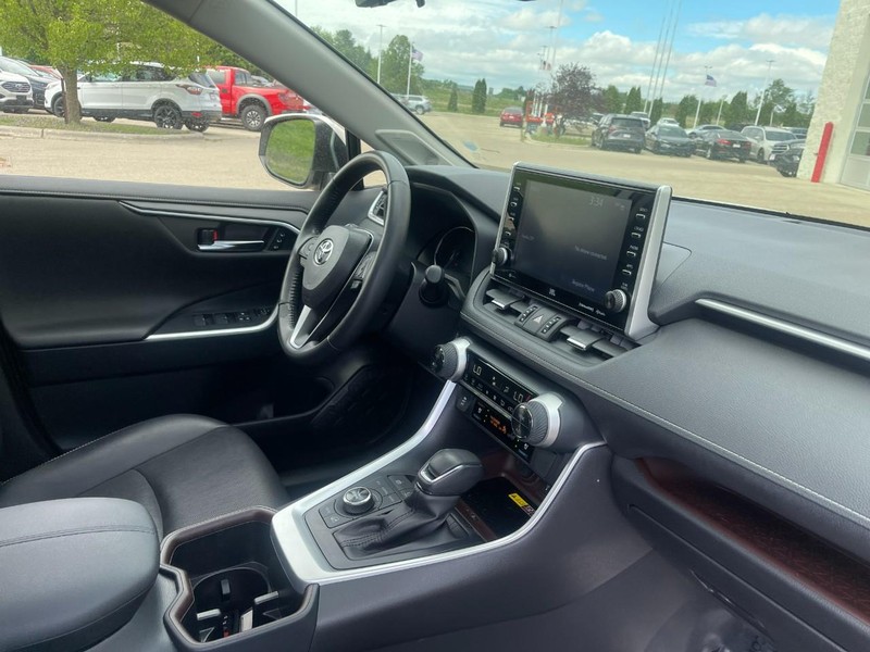 Toyota RAV4 Vehicle Image 10