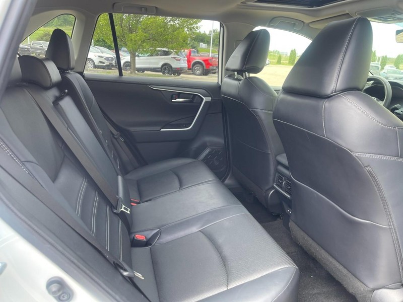 Toyota RAV4 Vehicle Image 15