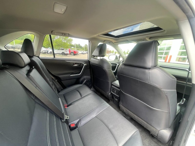 Toyota RAV4 Vehicle Image 16