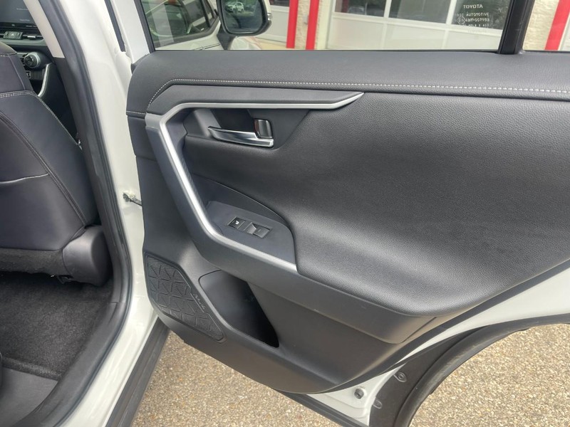 Toyota RAV4 Vehicle Image 17