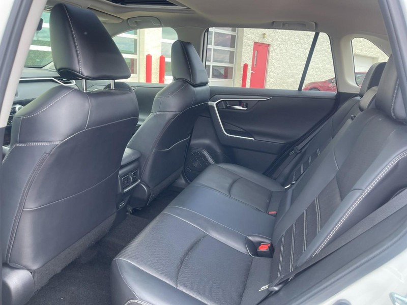Toyota RAV4 Vehicle Image 19