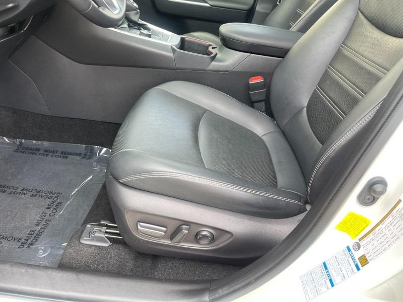Toyota RAV4 Vehicle Image 22