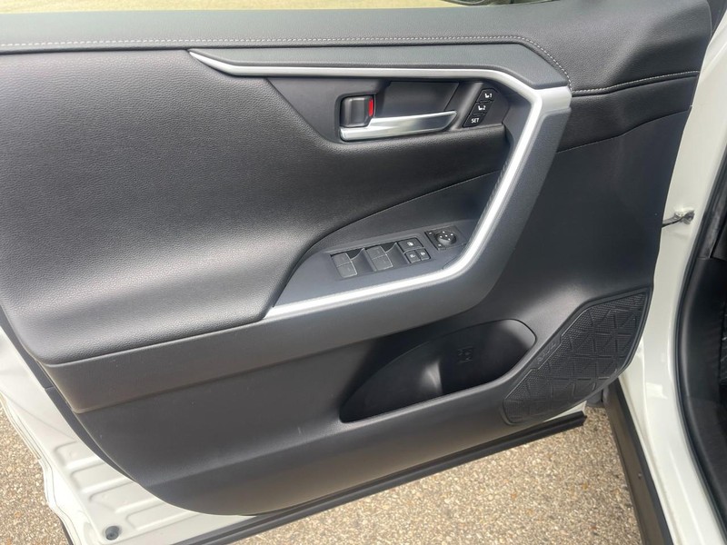 Toyota RAV4 Vehicle Image 23