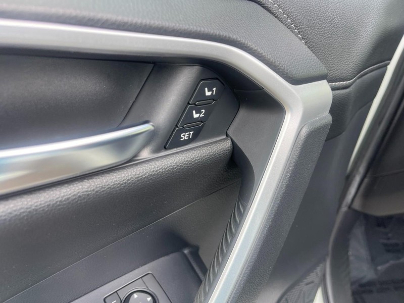 Toyota RAV4 Vehicle Image 24