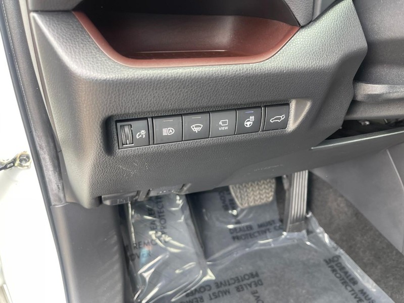 Toyota RAV4 Vehicle Image 25