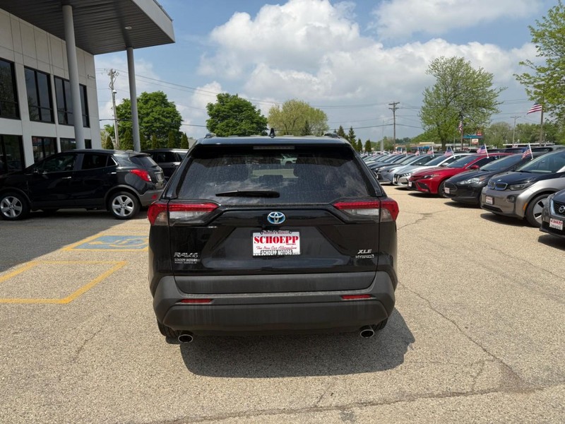Toyota RAV4 Hybrid Vehicle Image 06
