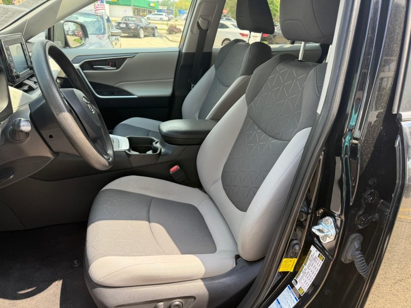Toyota RAV4 Hybrid Vehicle Image 09