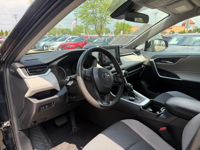Toyota RAV4 Hybrid Vehicle Image 10