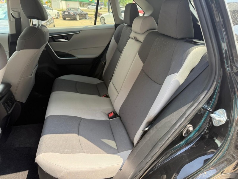 Toyota RAV4 Hybrid Vehicle Image 11