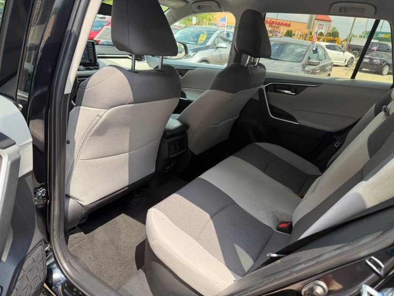 Toyota RAV4 Hybrid Vehicle Image 12