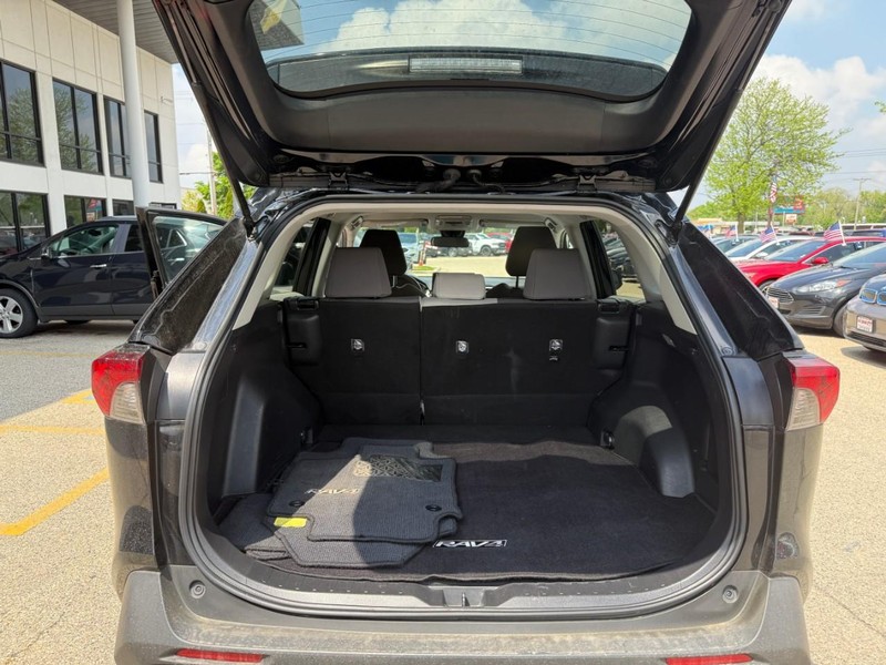 Toyota RAV4 Hybrid Vehicle Image 13