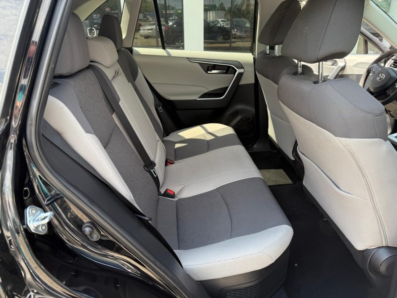 Toyota RAV4 Hybrid Vehicle Image 14