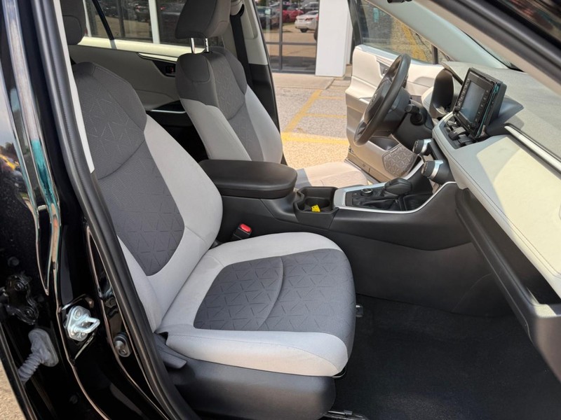 Toyota RAV4 Hybrid Vehicle Image 16