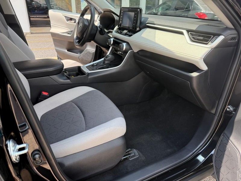 Toyota RAV4 Hybrid Vehicle Image 17