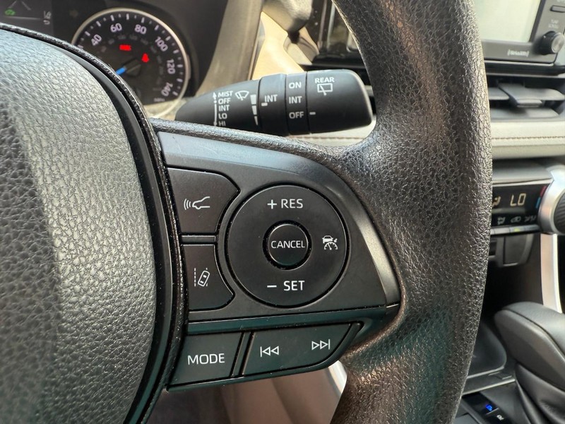 Toyota RAV4 Hybrid Vehicle Image 22