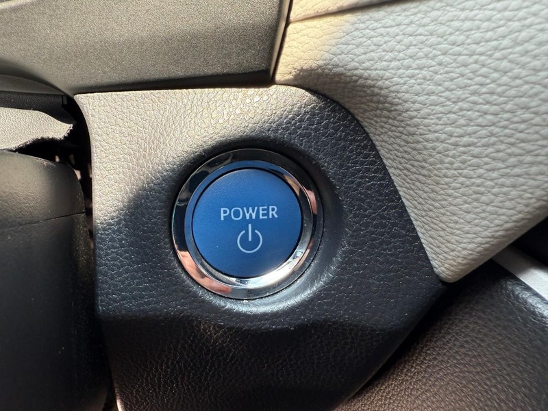 Toyota RAV4 Hybrid Vehicle Image 23