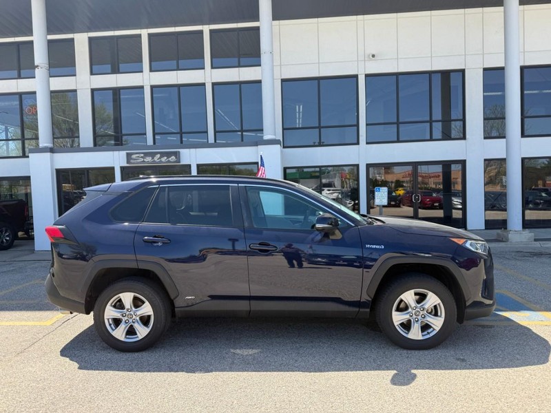 Toyota RAV4 Hybrid Vehicle Image 04