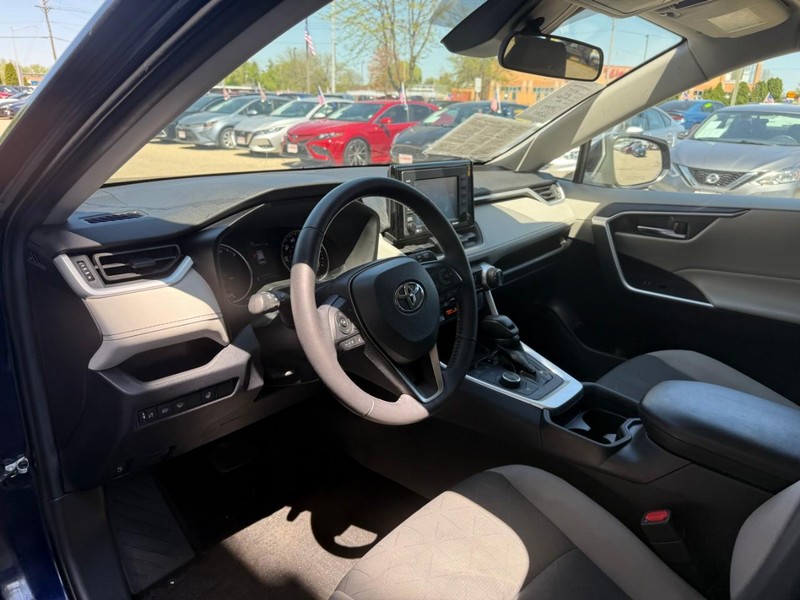 Toyota RAV4 Hybrid Vehicle Image 10