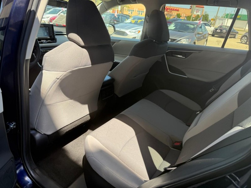 Toyota RAV4 Hybrid Vehicle Image 12