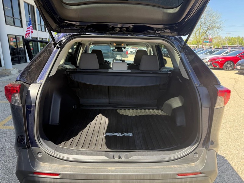 Toyota RAV4 Hybrid Vehicle Image 13