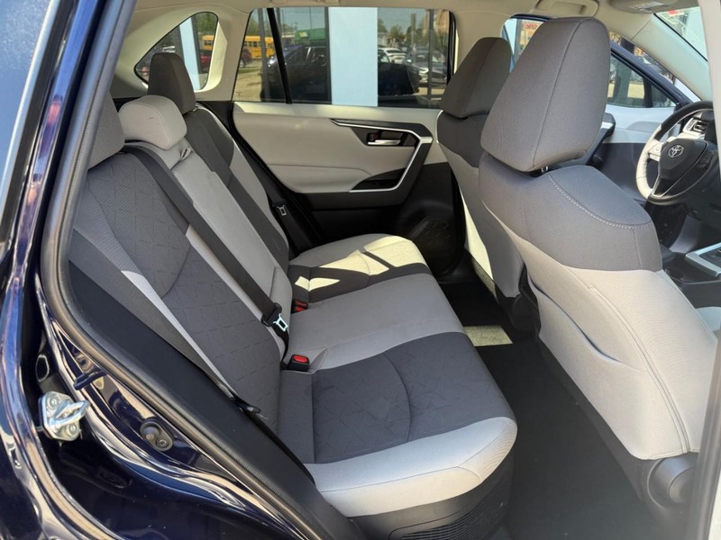 Toyota RAV4 Hybrid Vehicle Image 14