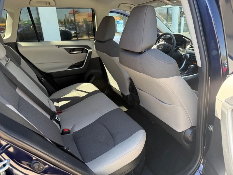 Toyota RAV4 Hybrid Vehicle Image 15