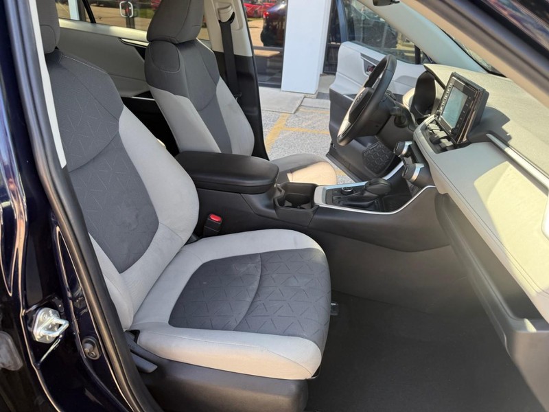 Toyota RAV4 Hybrid Vehicle Image 16