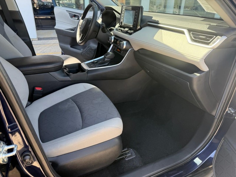 Toyota RAV4 Hybrid Vehicle Image 17