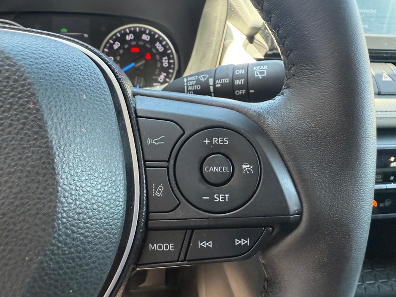 Toyota RAV4 Hybrid Vehicle Image 18