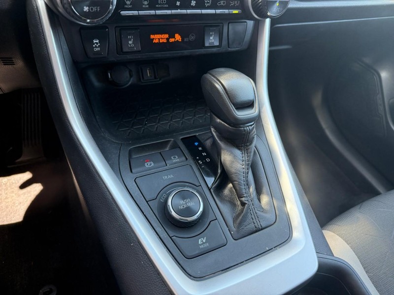 Toyota RAV4 Hybrid Vehicle Image 23