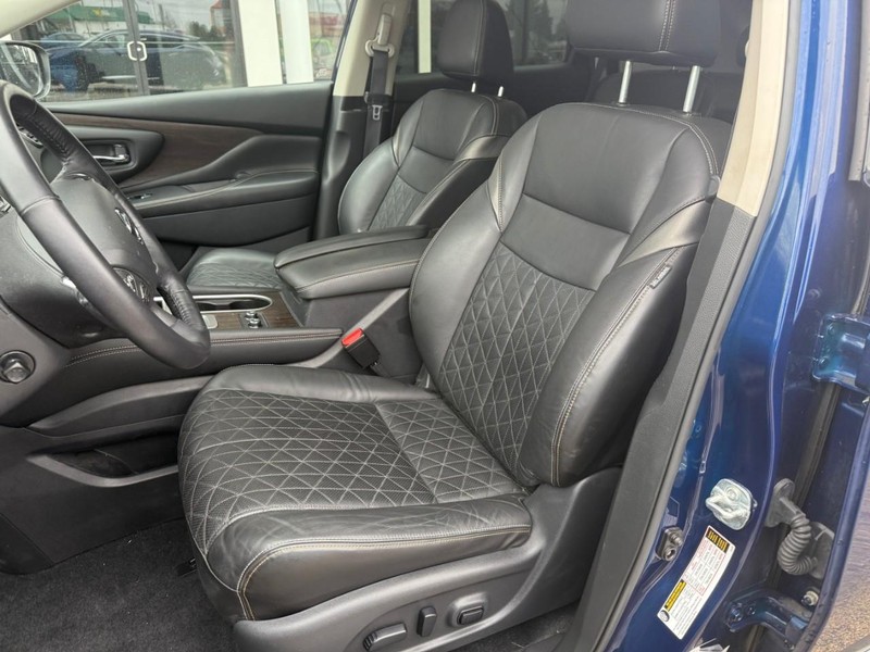 Nissan Murano Vehicle Image 09