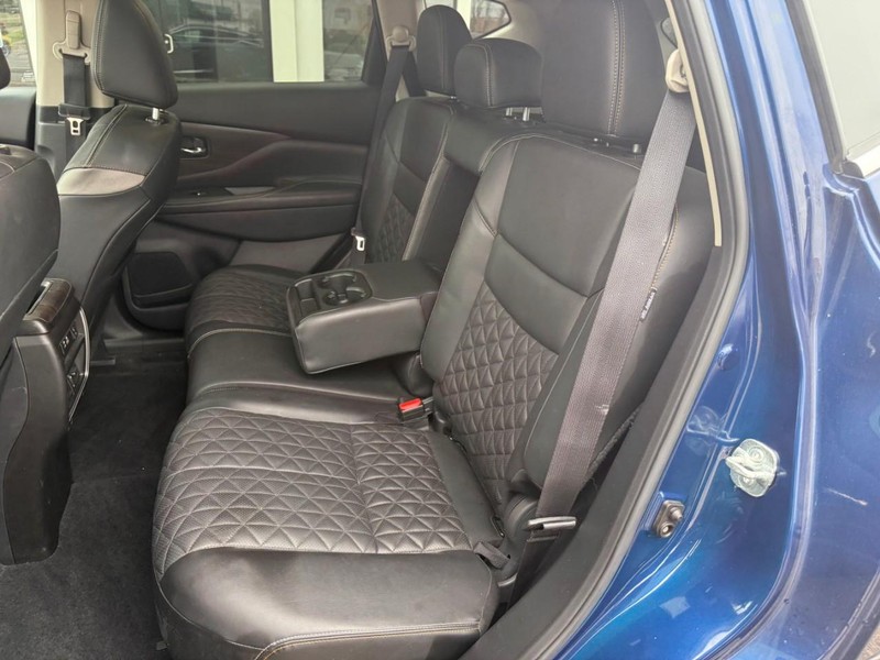 Nissan Murano Vehicle Image 11