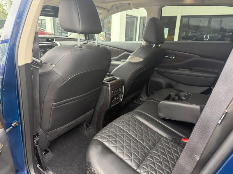 Nissan Murano Vehicle Image 12