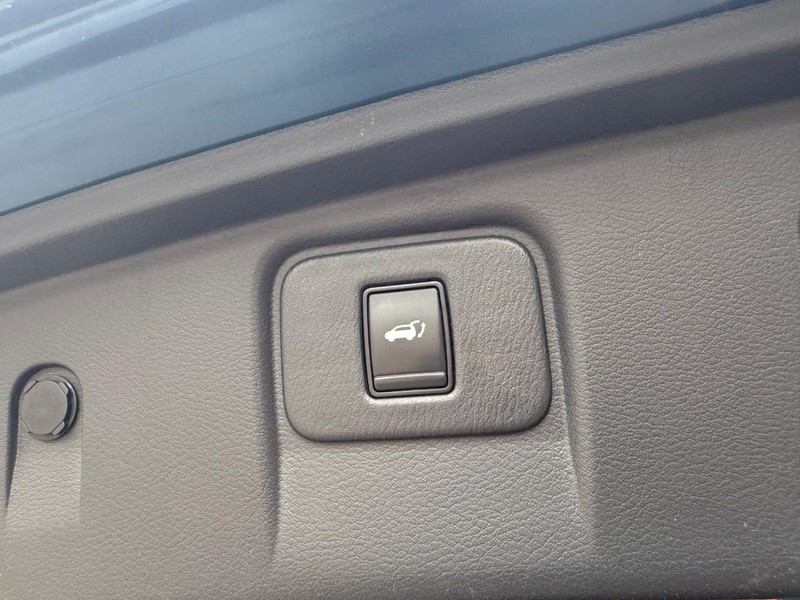 Nissan Murano Vehicle Image 15