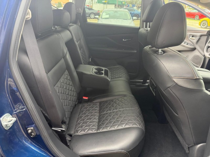 Nissan Murano Vehicle Image 16