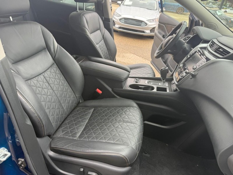 Nissan Murano Vehicle Image 18