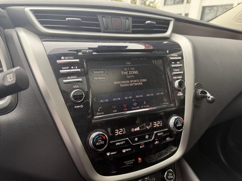 Nissan Murano Vehicle Image 28