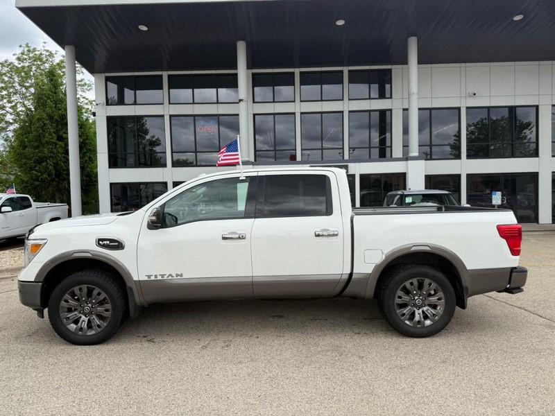 Nissan Titan Vehicle Image 08
