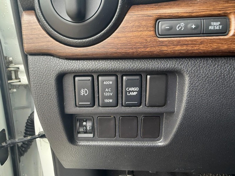 Nissan Titan Vehicle Image 19